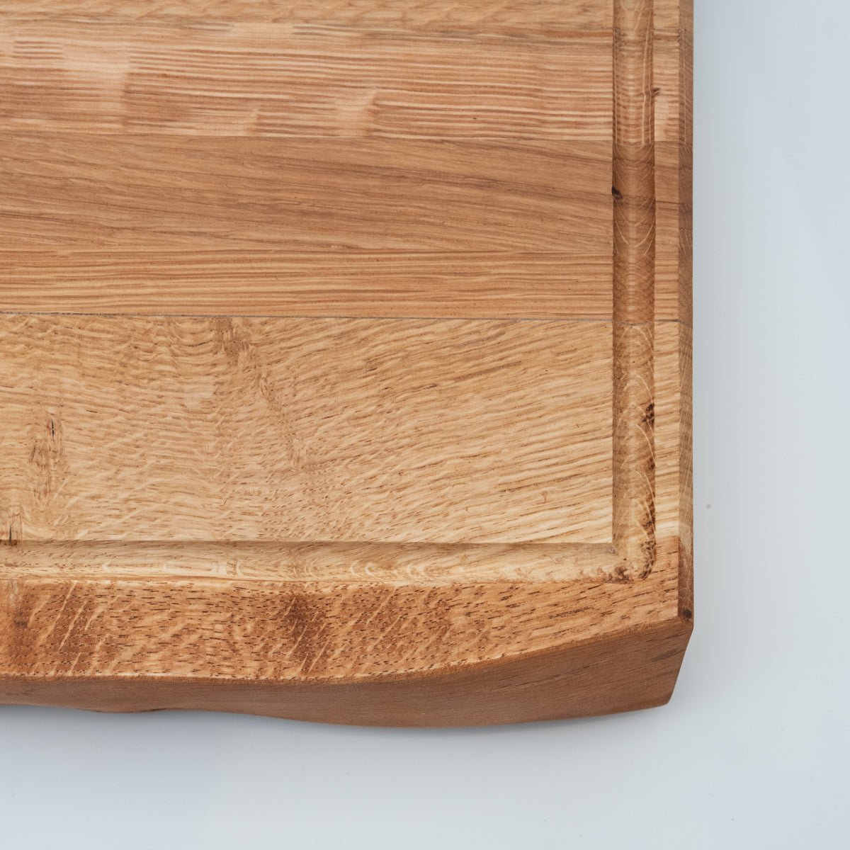 BABOSSA | Eichen Schneidebrett L | Naturkante | Saftrille | 44,5x35x4,5 cm - grillstarshop.comBABOSSA | Eichen Schneidebrett L | Naturkante | Saftrille | 44,5x35x4,5 cmHolzbrettBABOSSAgrillstarshop.com