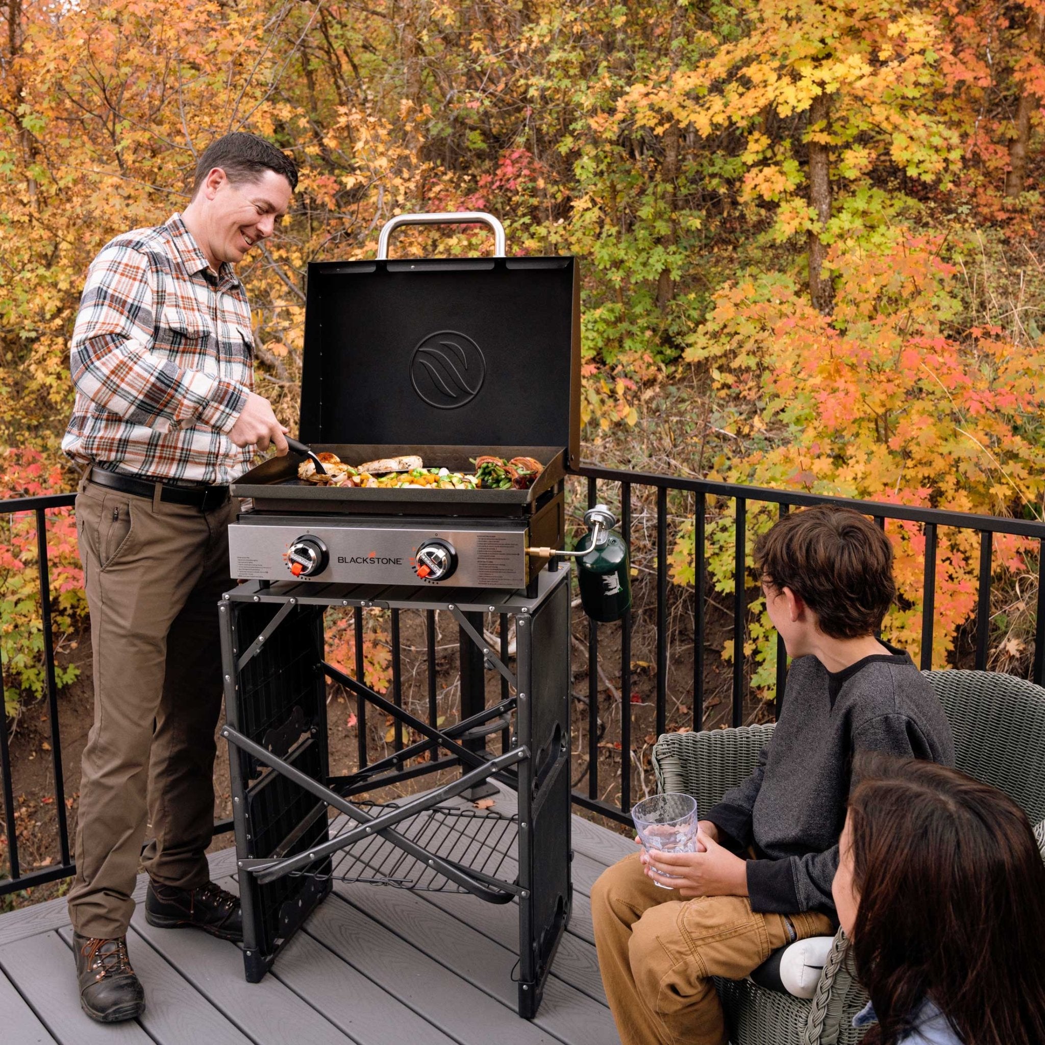 Blackstone 22″ Griddle Tischgrill mit 2 Brennern inkl. Deckel - grillstarshop.comBlackstone 22″ Griddle Tischgrill mit 2 Brennern inkl. DeckelBlackstonegrillstarshop.com
