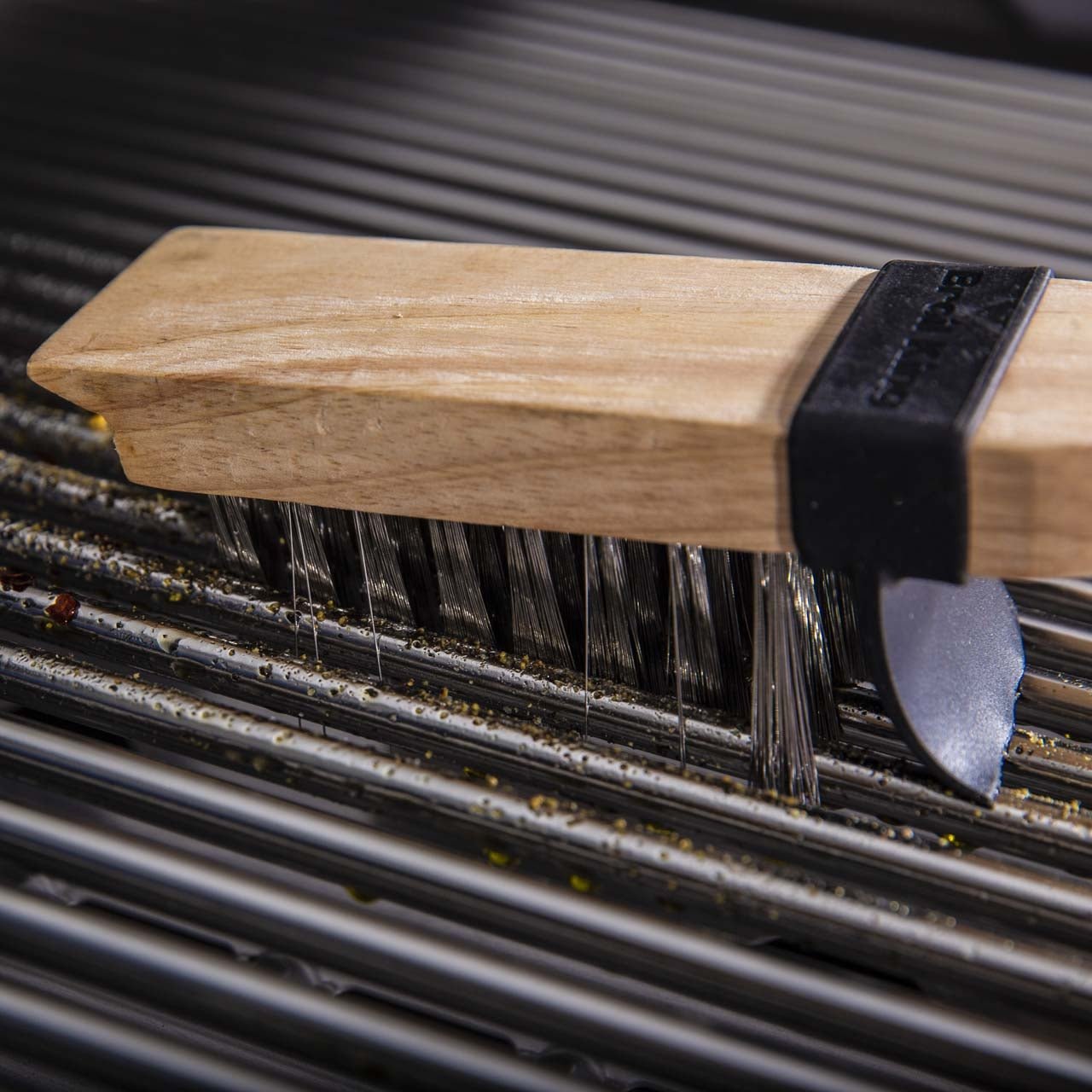 Broil King Grillbürste, Holzgriff, Extra Lange Borsten - grillstarshop.comBroil King Grillbürste, Holzgriff, Extra Lange BorstenBroil Kinggrillstarshop.com652290060162652295