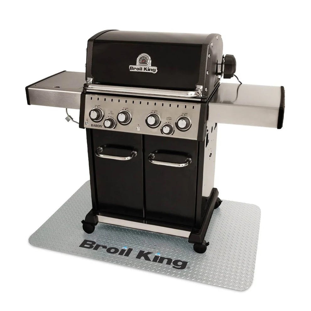 Broil King Grillmatte Bodenschutz Grillunterlage Silber 140 x 90 cm - grillstarshop.comBroil King Grillmatte Bodenschutz Grillunterlage Silber 140 x 90 cmGrillzubehörBroil Kinggrillstarshop.com