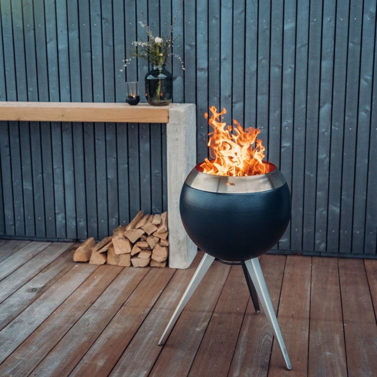 Höfats MOON 45 Feuerschale mit hohem Fuß - grillstarshop.comHöfats MOON 45 Feuerschale mit hohem FußHöfatsgrillstarshop.comH007174064251007160