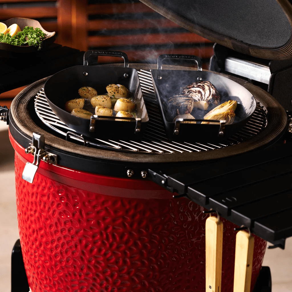 KamadoJoe Halbmond Pfannen Set - grillstarshop.comKamadoJoe Halbmond Pfannen SetGrillzubehörKamado Joegrillstarshop.com