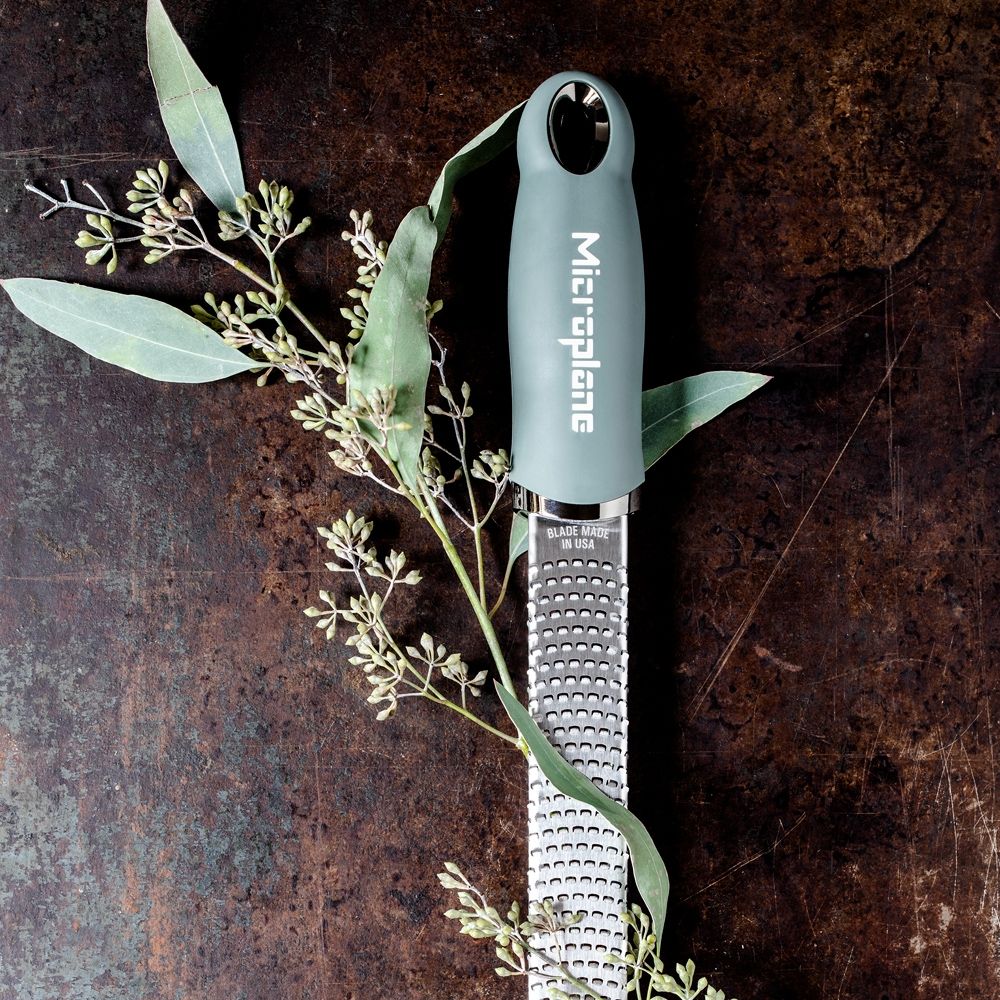 Microplane Premium Zester - Reibe, Eukalyptus Grün - grillstarshop.comMicroplane Premium Zester - Reibe, Eukalyptus GrünMicroplanegrillstarshop.com46727