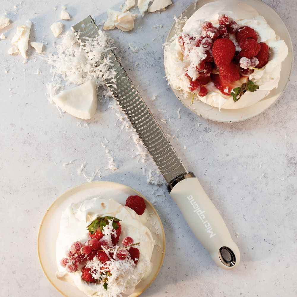 Microplane Premium Zester - Reibe, Kaschmir Beige - grillstarshop.comMicroplane Premium Zester - Reibe, Kaschmir BeigeMicroplanegrillstarshop.com46323