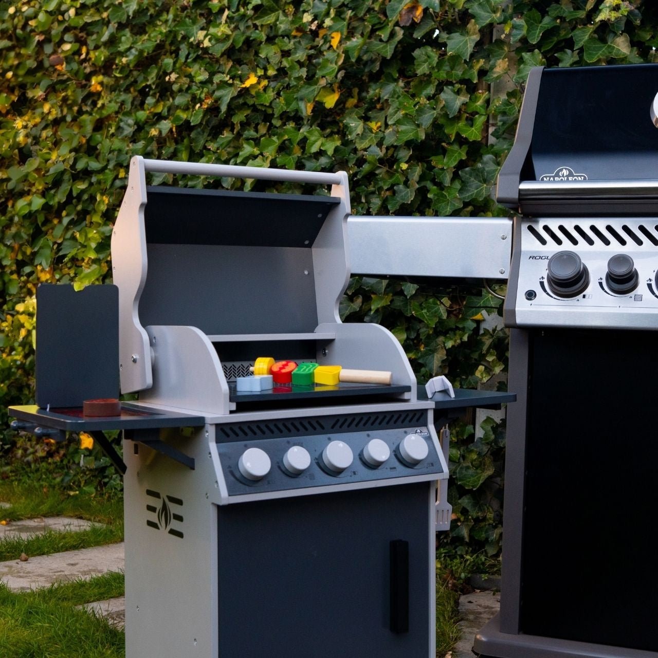 Napoleon Mini BBQ für Kinder - grillstarshop.comNapoleon Mini BBQ für KinderNapoleongrillstarshop.comMER - KIDSBBQ4007464003536