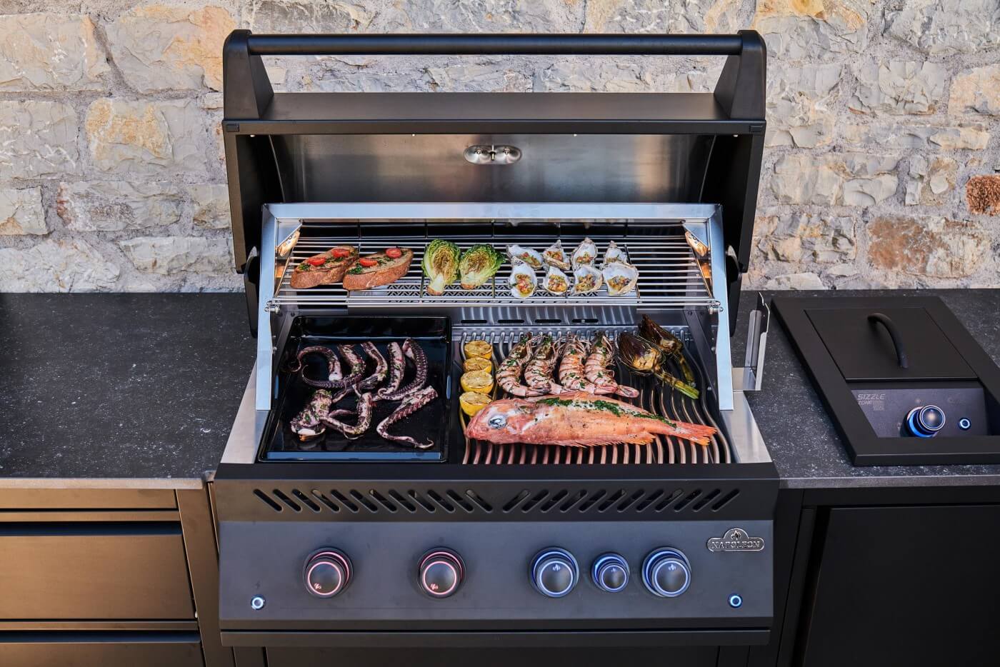 Napoleon OASIS 105 Outdoor - Küche mit 32 - Zoll - Einbaugrill der 700er - Serie - grillstarshop.comNapoleon OASIS 105 Outdoor - Küche mit 32 - Zoll - Einbaugrill der 700er - SerieNapoleongrillstarshop.com