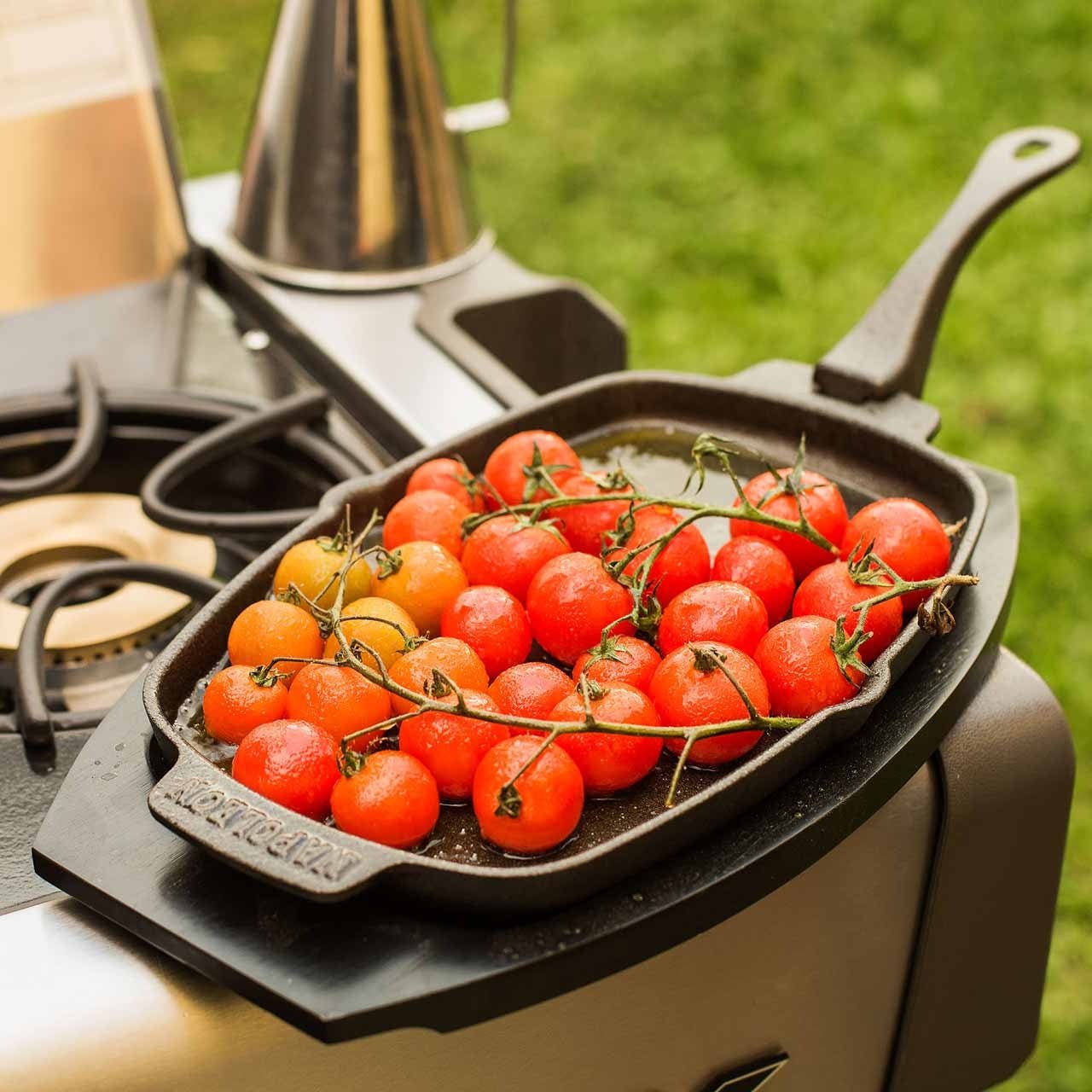 Napoleon PRO Gusseisen Pfanne mit Untersetzer - grillstarshop.comNapoleon PRO Gusseisen Pfanne mit UntersetzerNapoleongrillstarshop.com560080629162560087