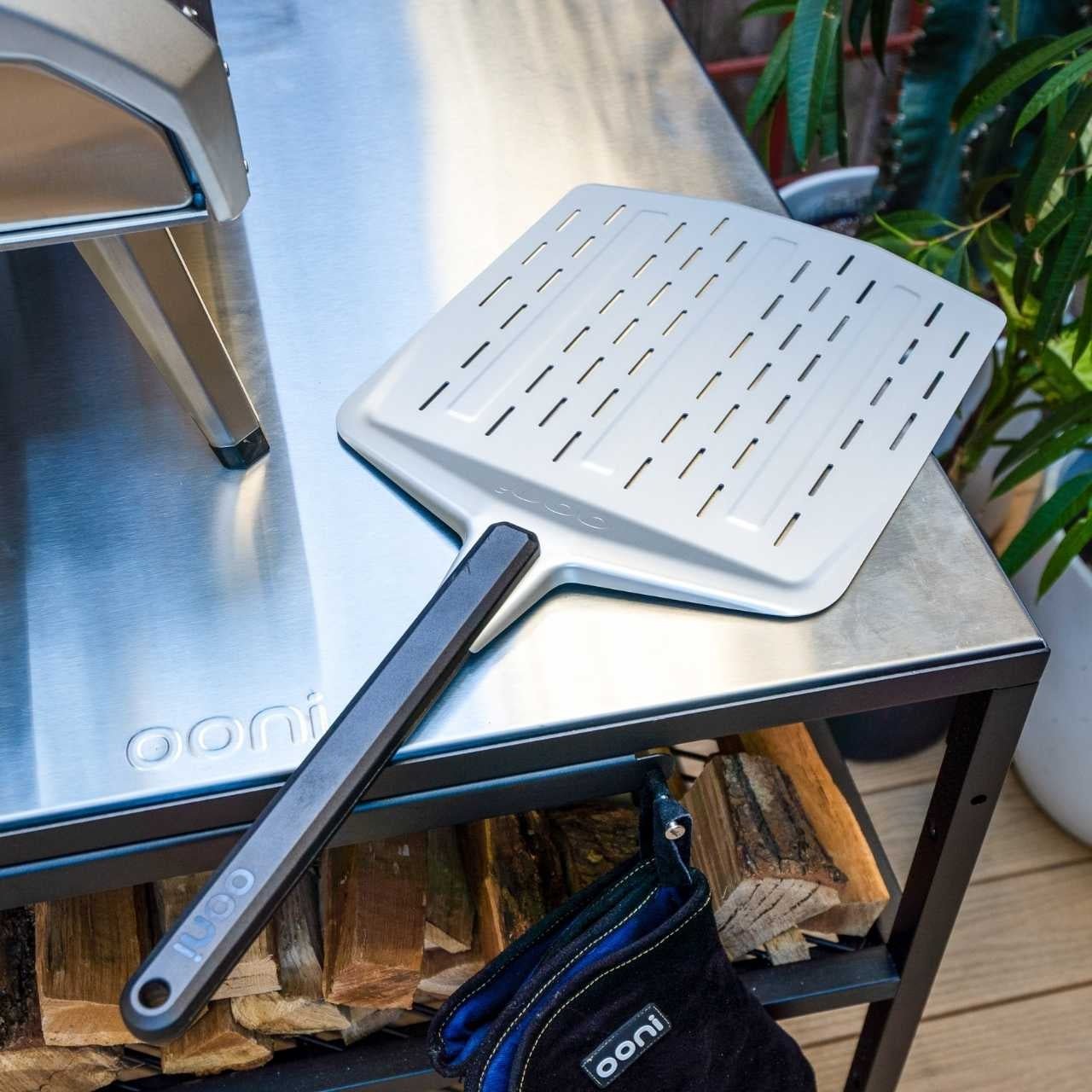 Ooni Perforierte Pizzaschaufel - 30 cm - grillstarshop.comOoni Perforierte Pizzaschaufel - 30 cmOonigrillstarshop.comUU - P064015060568341132