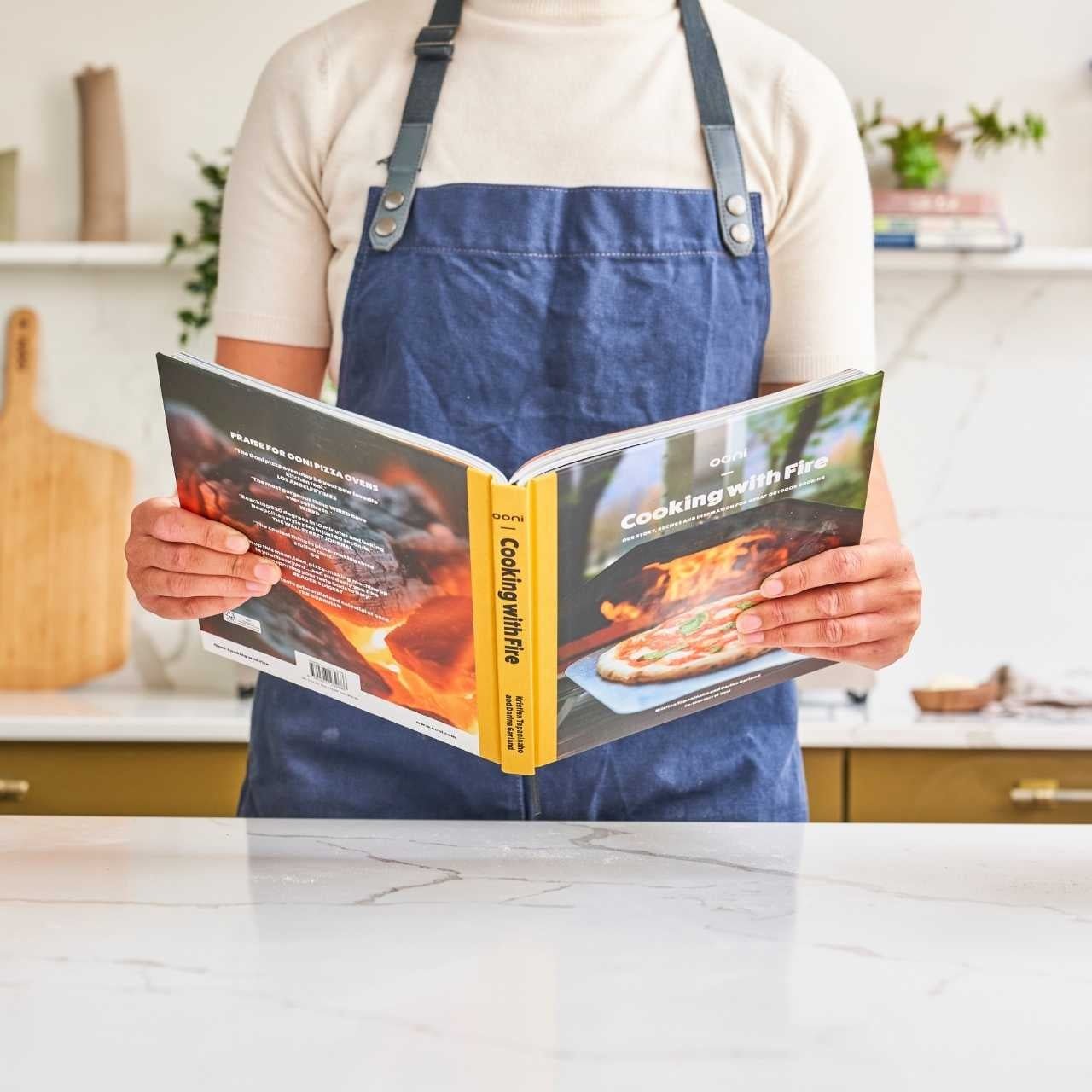 Ooni Pizza - Kochbuch "Cooking with Fire" - grillstarshop.comOoni Pizza - Kochbuch "Cooking with Fire"Oonigrillstarshop.comUU - P062009781527232686
