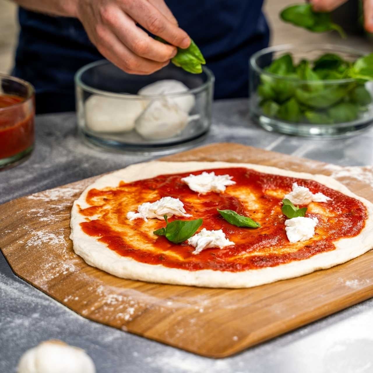 Ooni Pizzaschieber & Servierbrett - 40 cm - grillstarshop.comOoni Pizzaschieber & Servierbrett - 40 cmOonigrillstarshop.comUU - P0B9005060568344409
