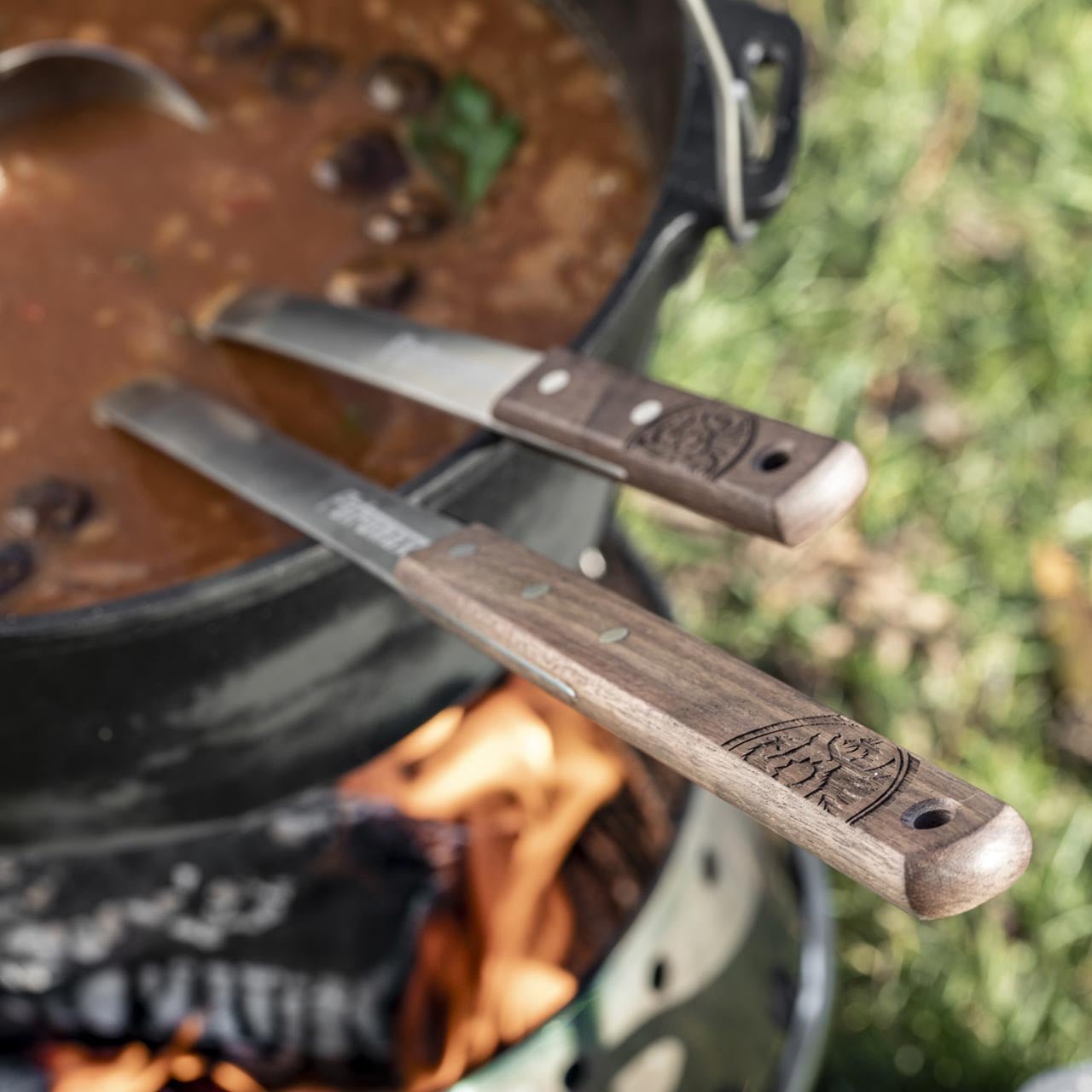 Petromax Schöpfkelle mit Walnussholzgriff, 50 cm - grillstarshop.comPetromax Schöpfkelle mit Walnussholzgriff, 50 cmPetromaxgrillstarshop.comptladle504250435770924