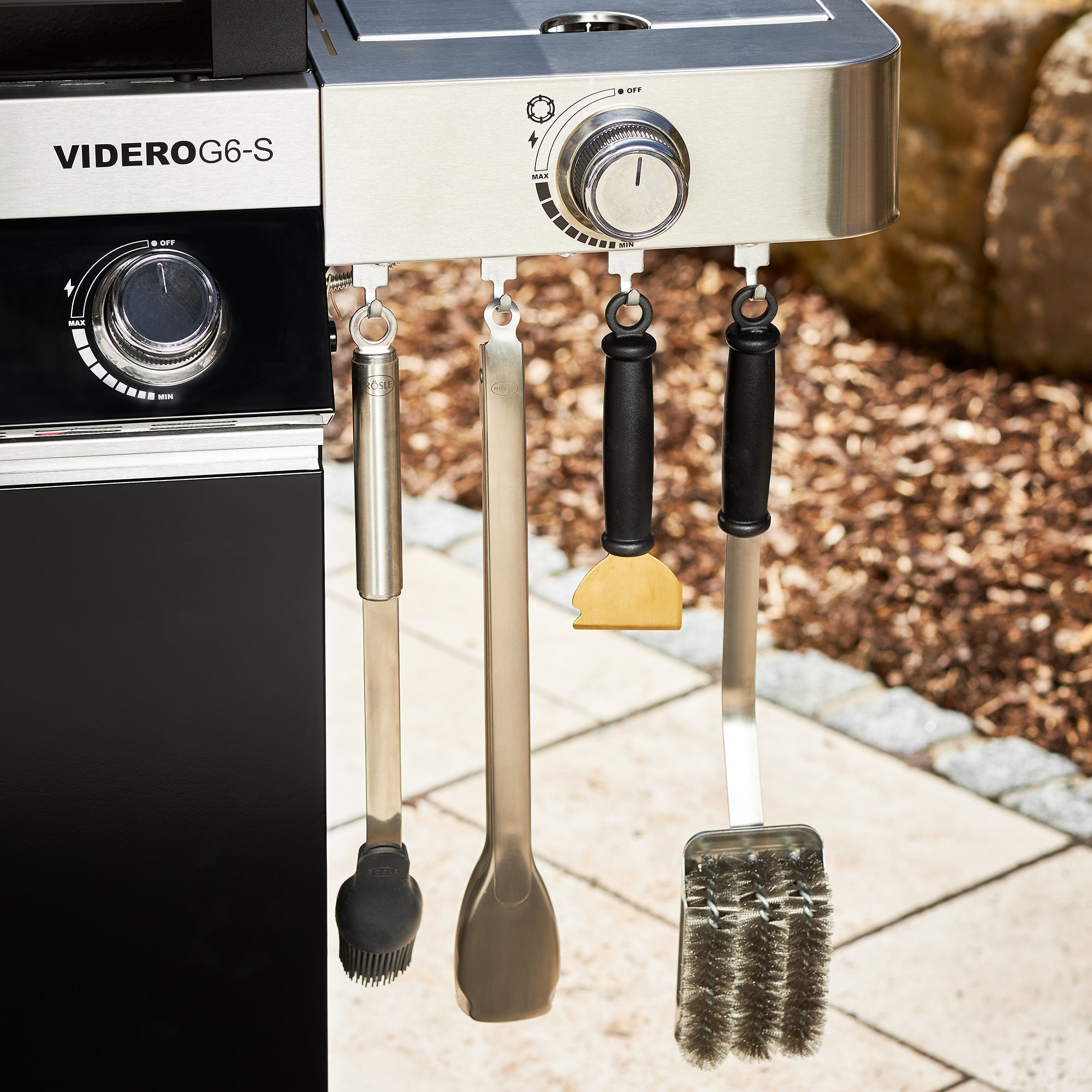 Rösle Gasgrill BBQ - Station VIDERO G6 - S Vario+ schwarz 50 mbar - grillstarshop.comRösle Gasgrill BBQ - Station VIDERO G6 - S Vario+ schwarz 50 mbarRöslegrillstarshop.com255274004293255273