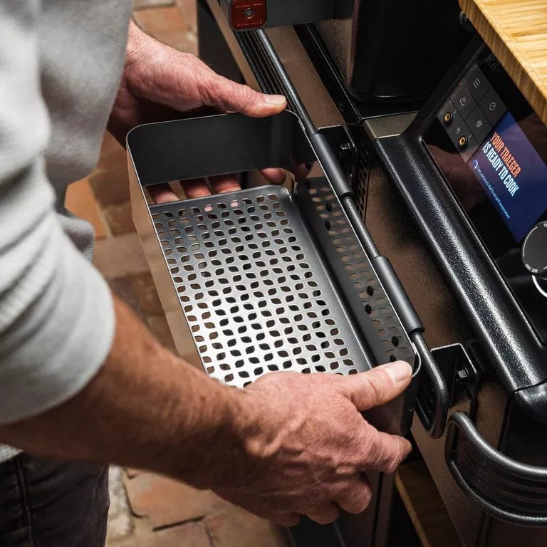 Traeger P.A.L. Pop - And - Lock™ Ablagefach - grillstarshop.comTraeger P.A.L. Pop - And - Lock™ AblagefachGrillzubehörTraegergrillstarshop.com