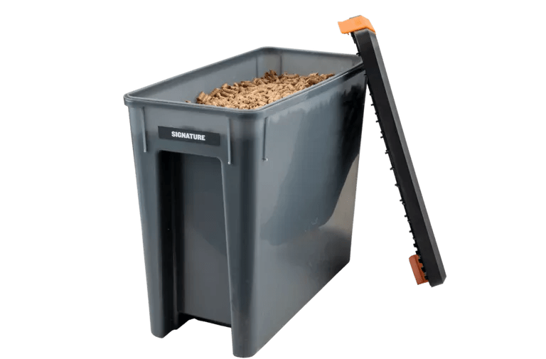 Traeger Pelletbehälter mit Deckel Staydry™ - grillstarshop.comTraeger Pelletbehälter mit Deckel Staydry™Traegergrillstarshop.com