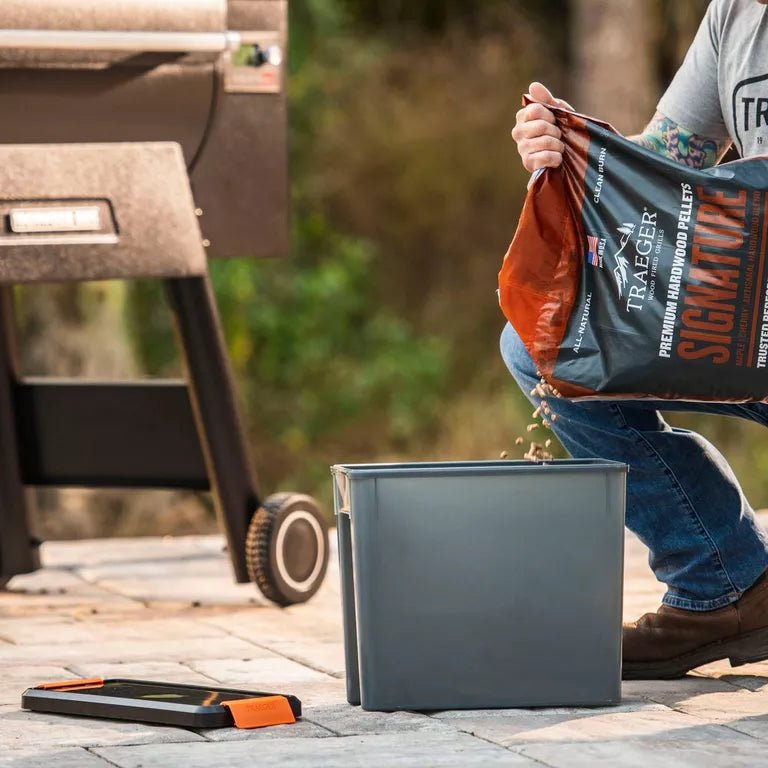 Traeger Pelletbehälter mit Deckel Staydry™ - grillstarshop.comTraeger Pelletbehälter mit Deckel Staydry™Traegergrillstarshop.com