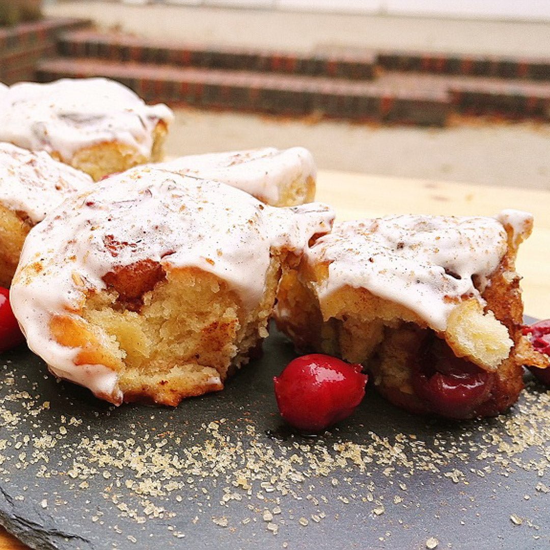 REZEPT: Kirsch-Zimtschnecken aus dem Dutch Oven - grillstarshop.com