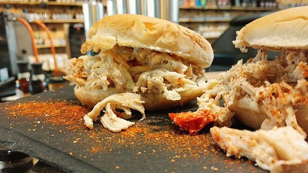 REZEPT: Pulled Chicken Burger aus dem Dutch Oven - grillstarshop.com