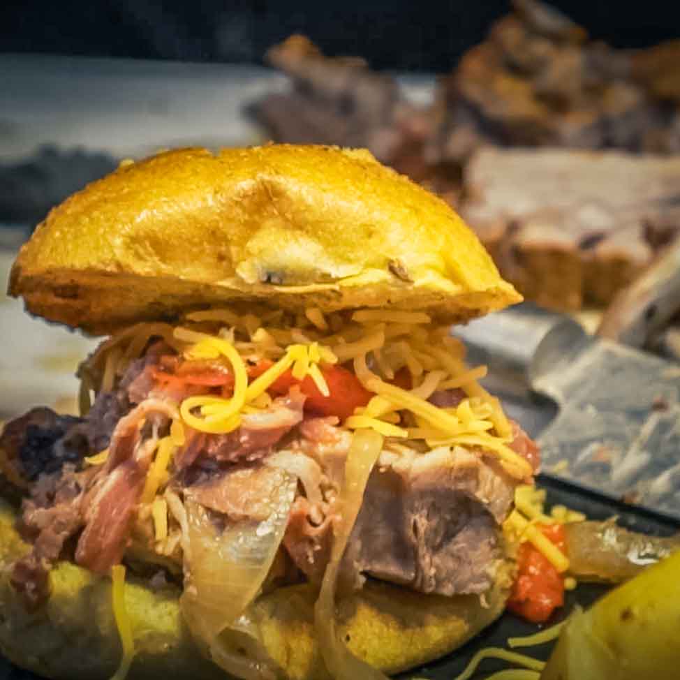 Touchdown Sandwich - Zarte Spare Ribs aus dem Dutch Oven - grillstarshop.com