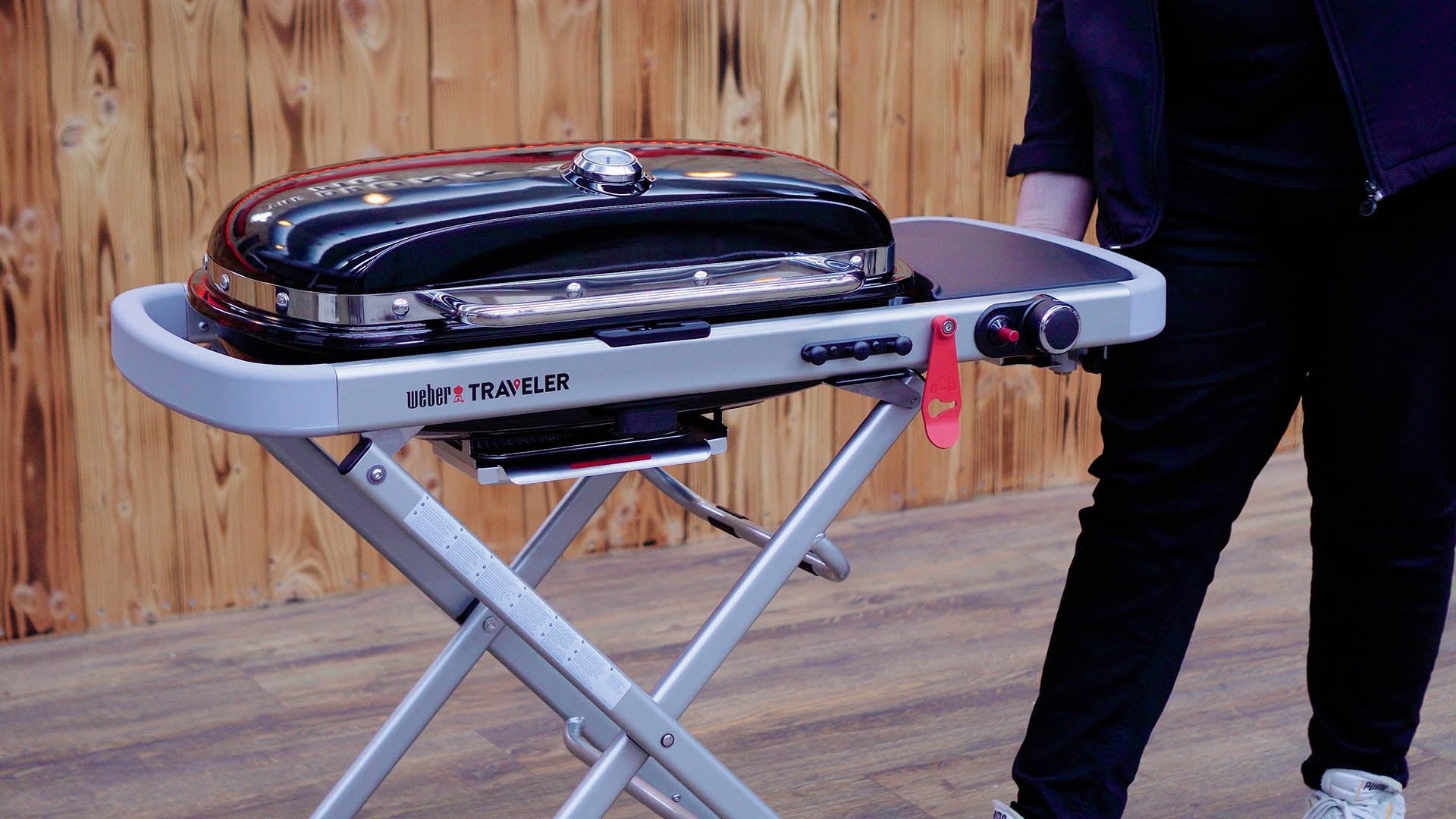 Weber Traveler - Weber's neuer mobiler Gasgrill - grillstarshop.com