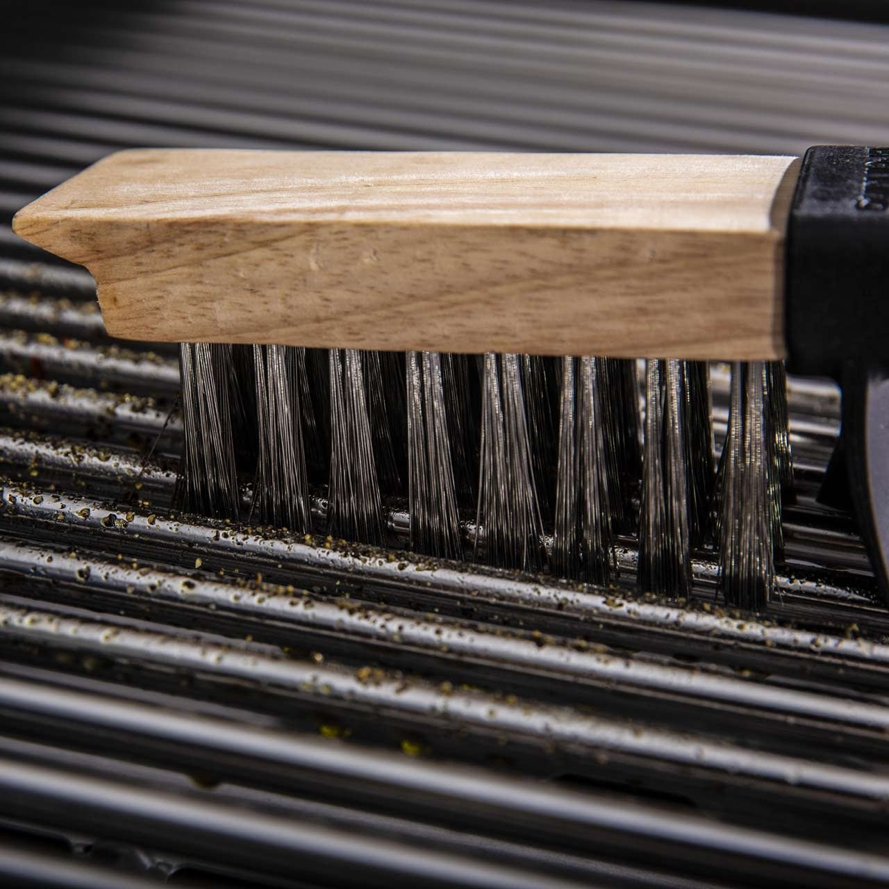 Broil King Grillbürste, Holzgriff, Extra Lange Borsten - grillstarshop.comBroil King Grillbürste, Holzgriff, Extra Lange BorstenBroil Kinggrillstarshop.com652290060162652295