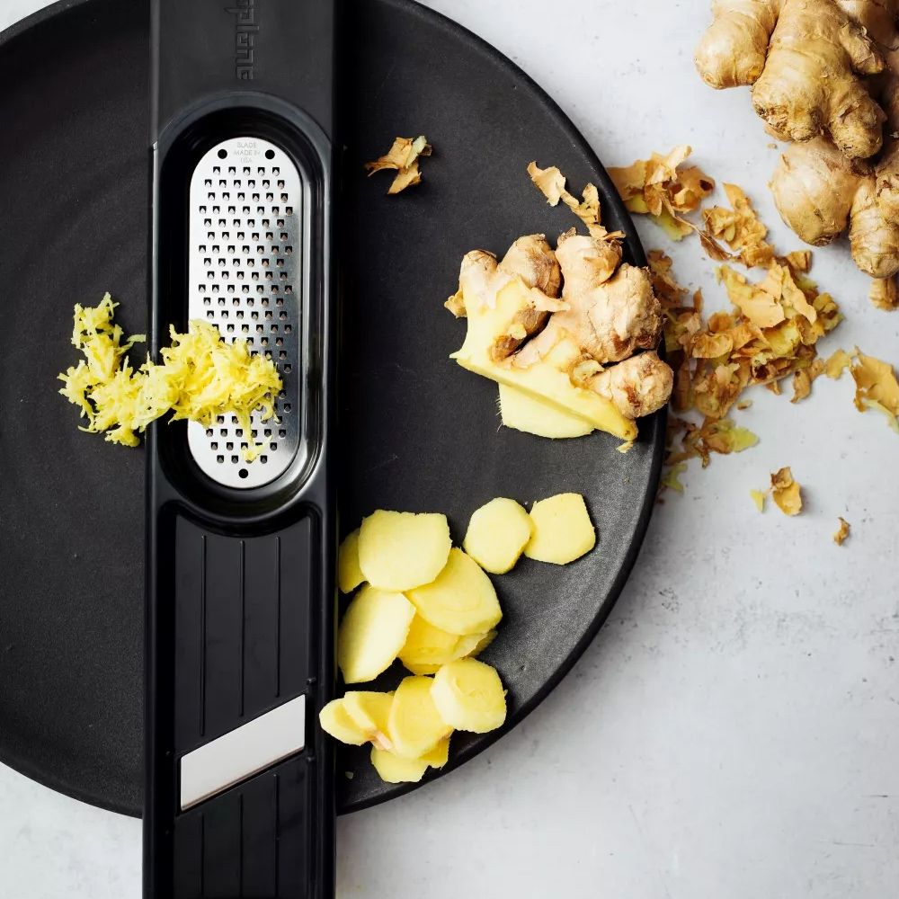 Microplane Ingwer - Reibe, 3in1 Schwarz - grillstarshop.comMicroplane Ingwer - Reibe, 3in1 SchwarzMicroplanegrillstarshop.com48010