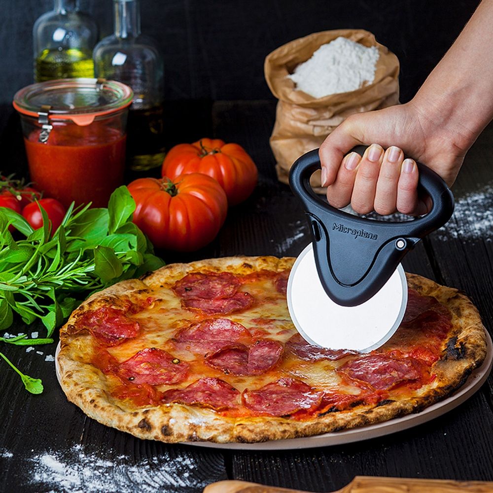 Microplane Pizzaschneider - grillstarshop.comMicroplane PizzaschneiderMicroplanegrillstarshop.com53220
