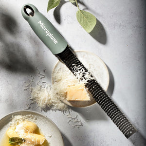 Microplane Premium Zester - Reibe, Eukalyptus Grün - grillstarshop.comMicroplane Premium Zester - Reibe, Eukalyptus GrünMicroplanegrillstarshop.com46727