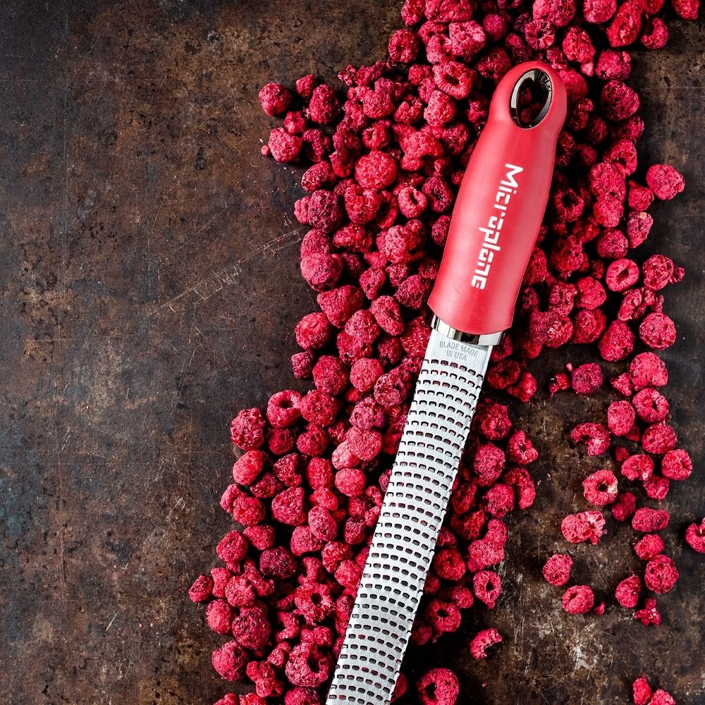 Microplane Premium Zester - Reibe, Granatapfelrot - grillstarshop.comMicroplane Premium Zester - Reibe, GranatapfelrotMicroplanegrillstarshop.com46127