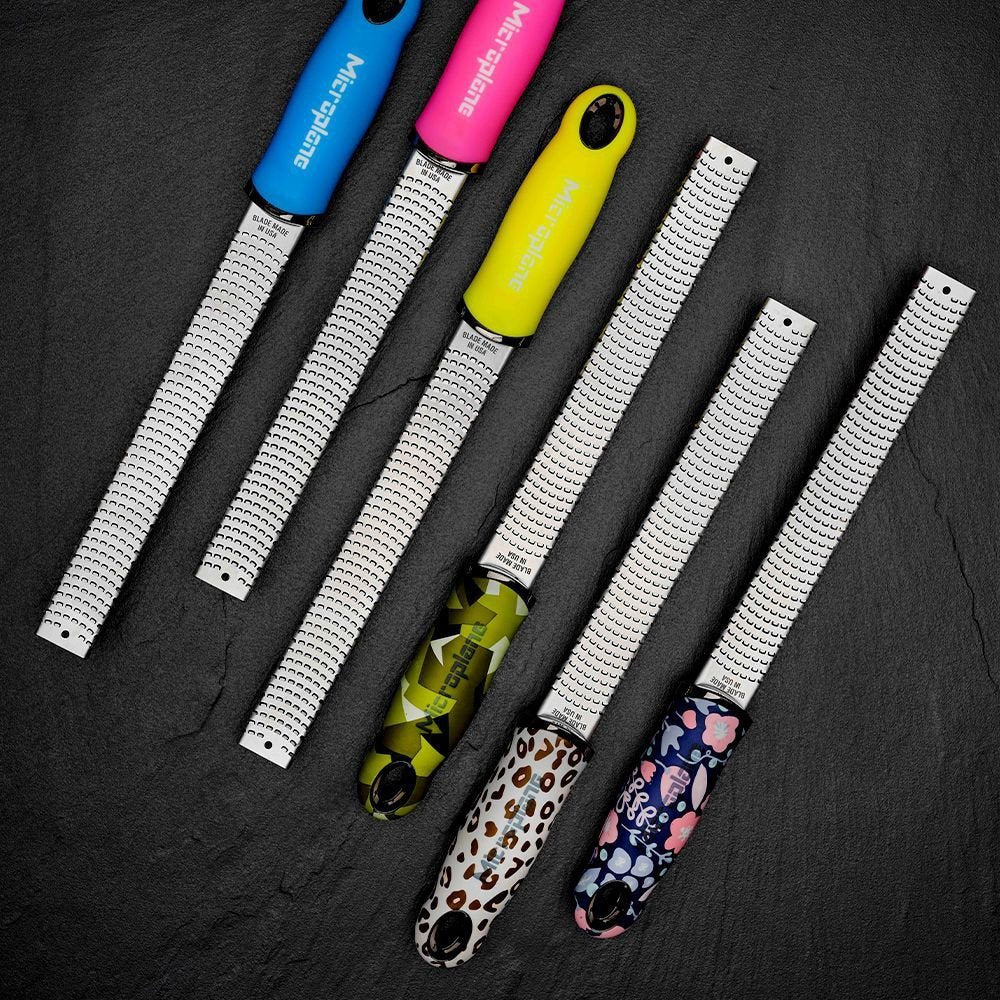Microplane Premium Zester - Reibe, Limited Edition Neon Blue - grillstarshop.comMicroplane Premium Zester - Reibe, Limited Edition Neon BlueMicroplanegrillstarshop.com52220