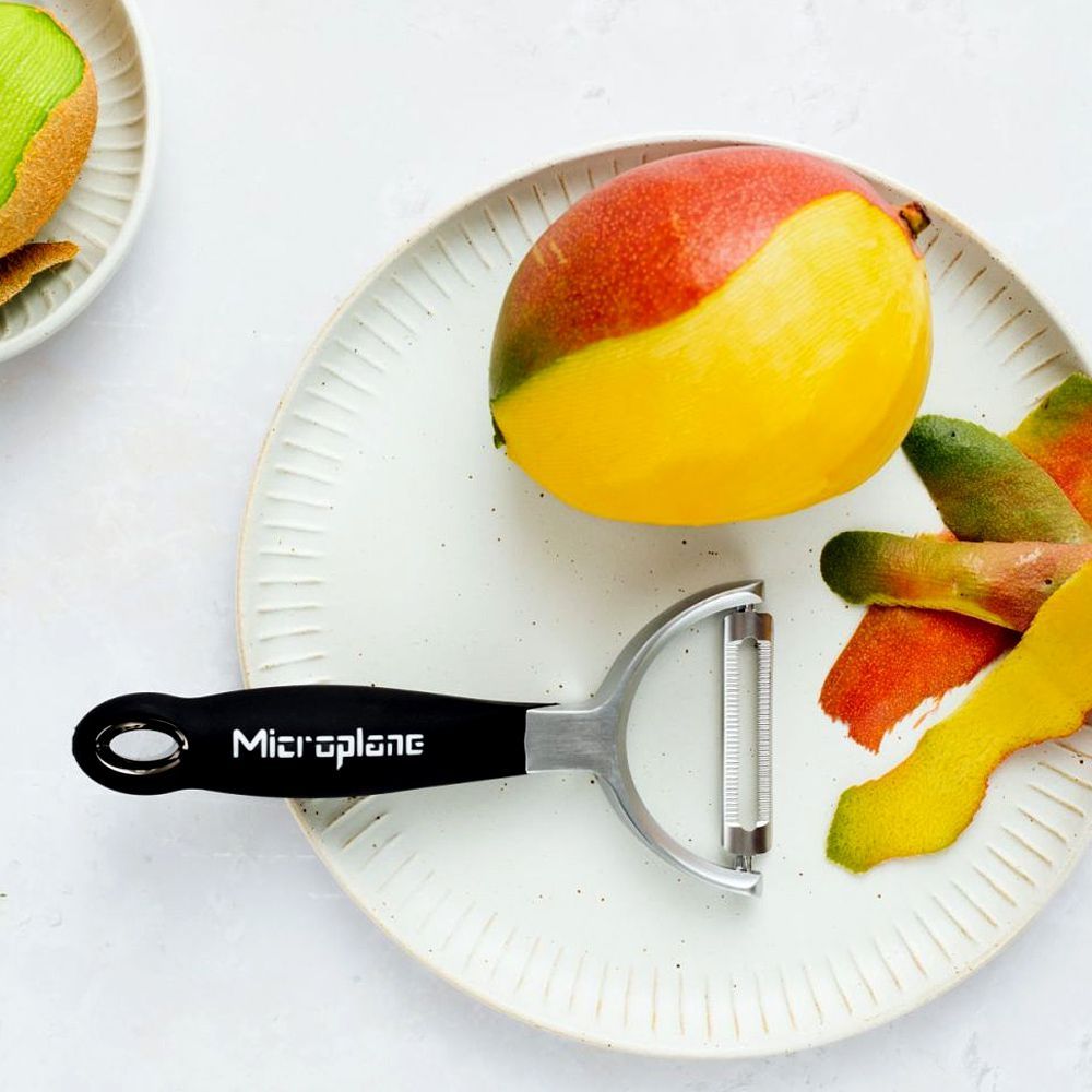 Microplane Profi Y Schäler gezahnt - grillstarshop.comMicroplane Profi Y Schäler gezahntMicroplanegrillstarshop.com48082