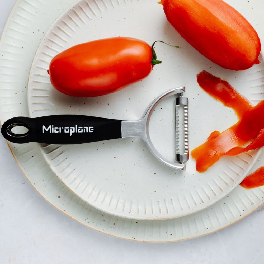 Microplane Profi Y Schäler gezahnt - grillstarshop.comMicroplane Profi Y Schäler gezahntMicroplanegrillstarshop.com48082