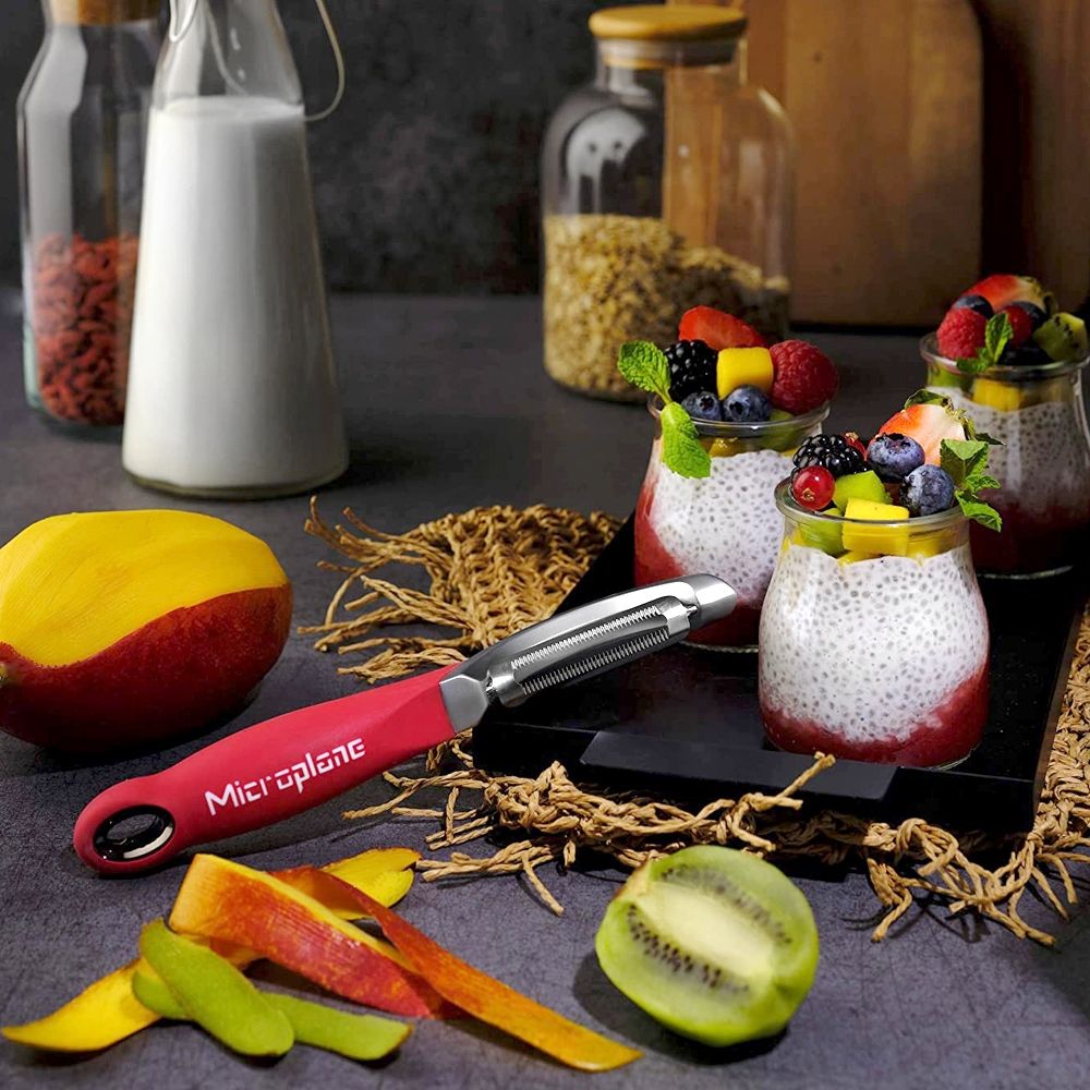 Microplane Profischäler mit gezahnter Doppelklinge - grillstarshop.comMicroplane Profischäler mit gezahnter DoppelklingeMicroplanegrillstarshop.com48192