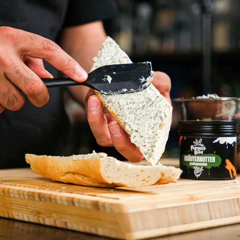 Perfect Bite Kräuterbutter (55g) - grillstarshop.comPerfect Bite Kräuterbutter (55g)GewürzPerfect Bitegrillstarshop.com