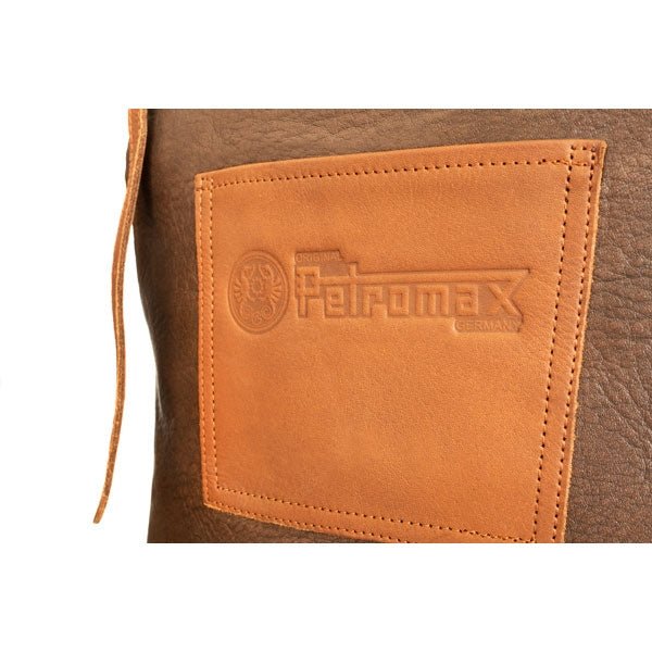 Petromax Büffelleder - Schürze mit Nackenschlaufe - grillstarshop.comPetromax Büffelleder - Schürze mit NackenschlaufePetromaxgrillstarshop.comab - b4250435780381