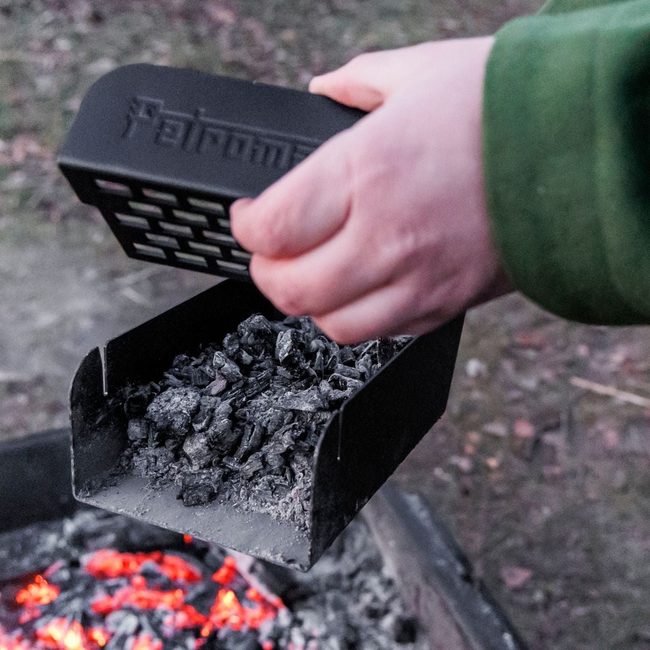 Petromax Kohlenschaufel - grillstarshop.comPetromax KohlenschaufelPetromaxgrillstarshop.comptcshov404250435700556
