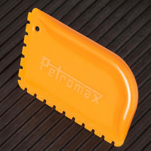Petromax Schaber mit Rillen für Gusseisen - grillstarshop.comPetromax Schaber mit Rillen für GusseisenPetromaxgrillstarshop.compos - z4250435790212