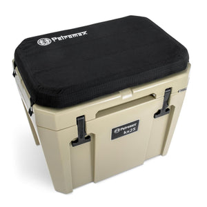 Petromax Sitzkissen für Kühlbox kx25 - grillstarshop.comPetromax Sitzkissen für Kühlbox kx25Petromaxgrillstarshop.compt - kx25 - seat - b4250435790427