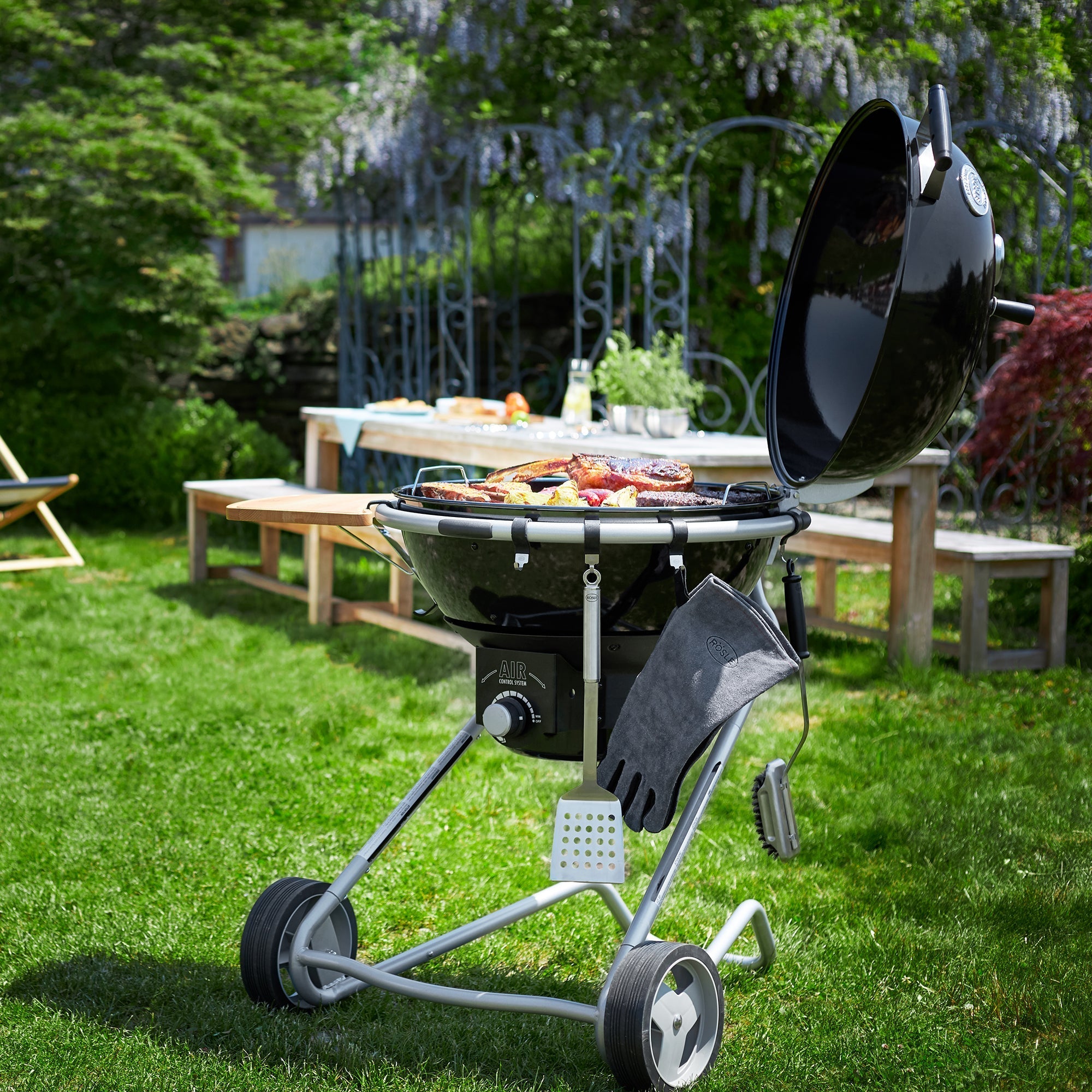 Rösle Holzkohle - Kugelgrill No.1 F60 AIR schwarz (Ø 60 cm) - grillstarshop.comRösle Holzkohle - Kugelgrill No.1 F60 AIR schwarz (Ø 60 cm)Röslegrillstarshop.com250064004293250063