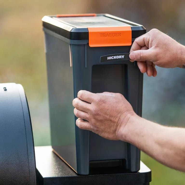 Traeger Pelletbehälter mit Deckel Staydry™ - grillstarshop.comTraeger Pelletbehälter mit Deckel Staydry™Traegergrillstarshop.com
