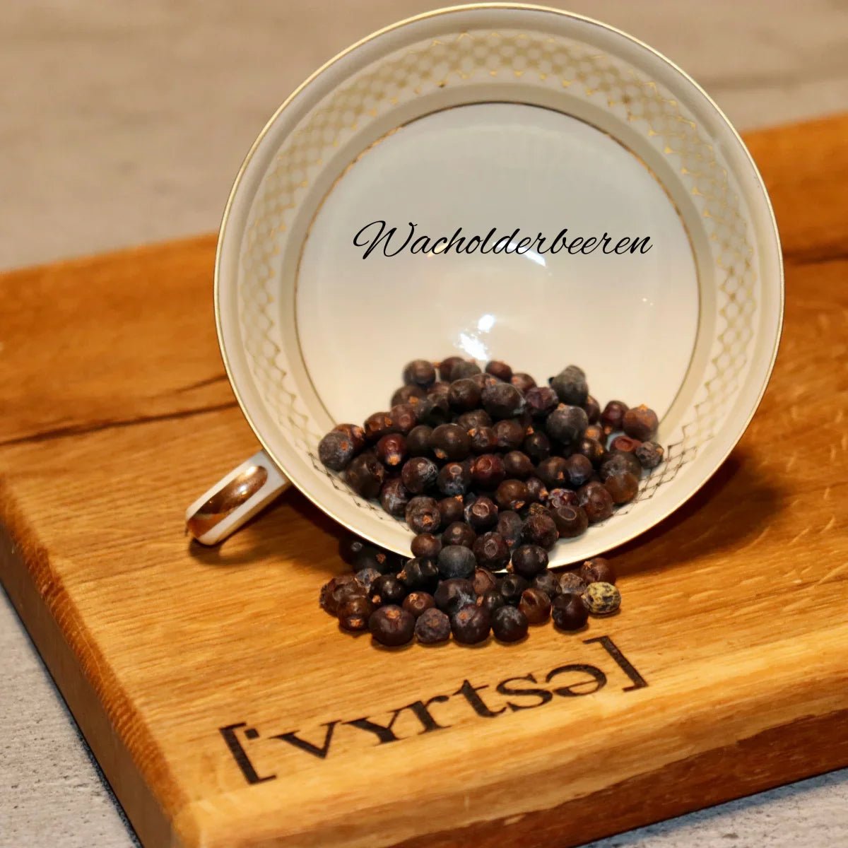 ['Vyrtse] Wacholderbeeren ganz 6 - 9mm, 100g - grillstarshop.com['Vyrtse] Wacholderbeeren ganz 6 - 9mm, 100gLebensmittel['Vyrtse]grillstarshop.com
