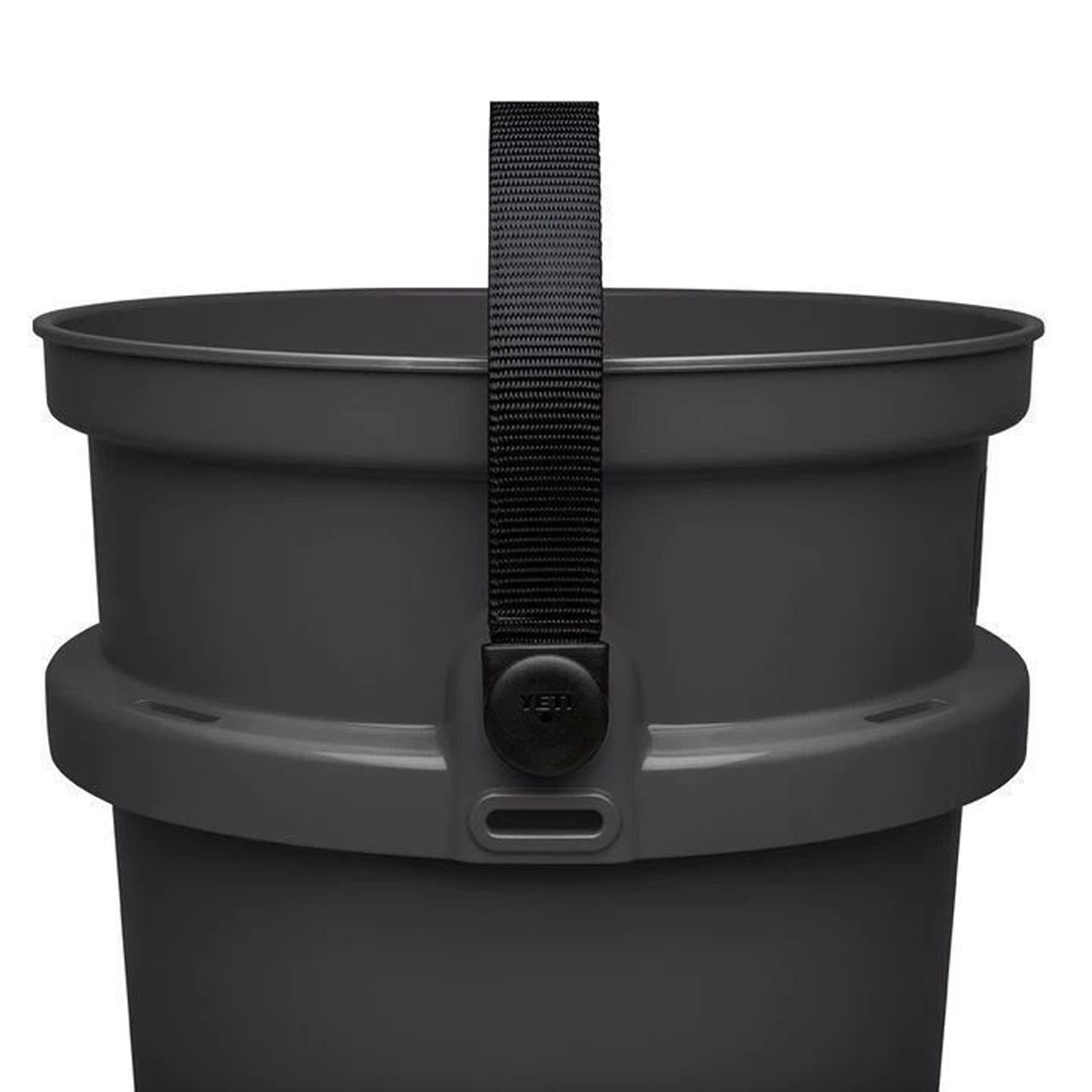 YETI LoadOut Eimer, 18,9 Liter, Charcoal - grillstarshop.comYETI LoadOut Eimer, 18,9 Liter, CharcoalYETIgrillstarshop.com